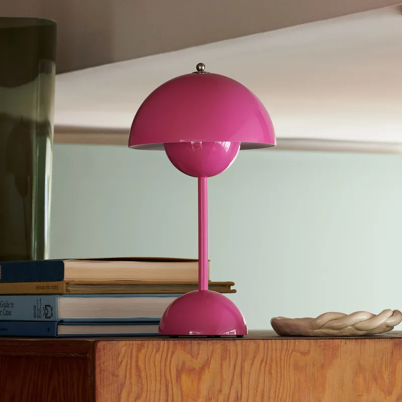Flowerpot VP9 LED tafellamp, roze - &TRADITION - Woonkamer - Designer - Kunststof - Met lampenkap by &Tradition – product photo