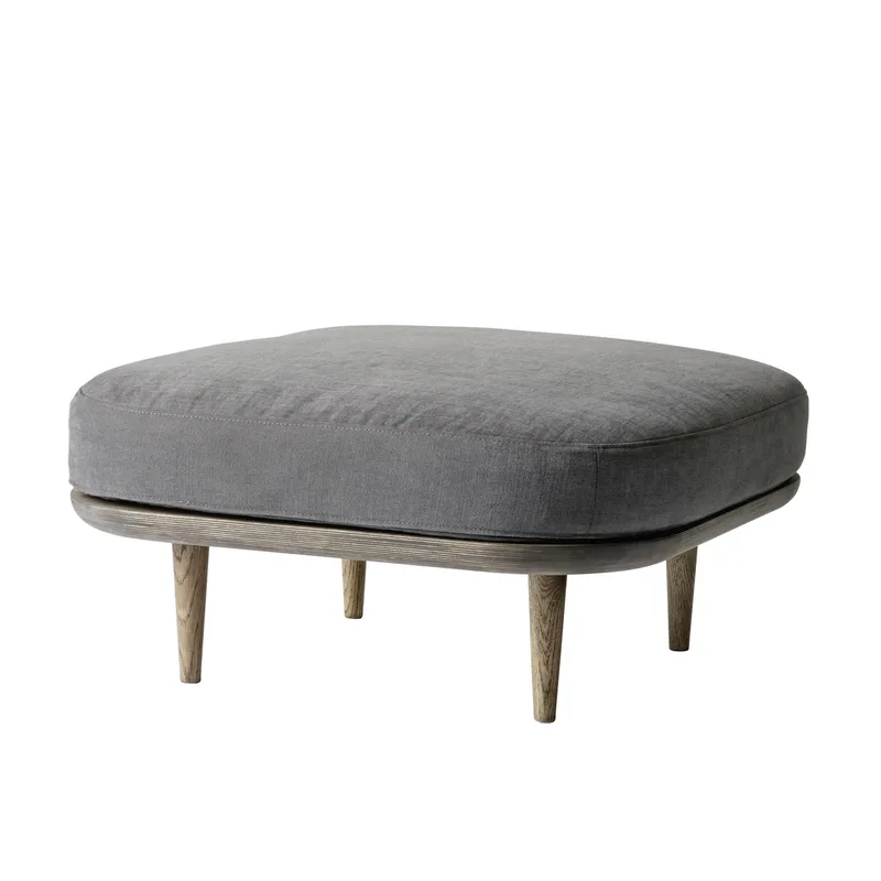 Fly Pouf SC9 Eiche rauch geölt + grauer Stoff von &Tradition – Produktfoto