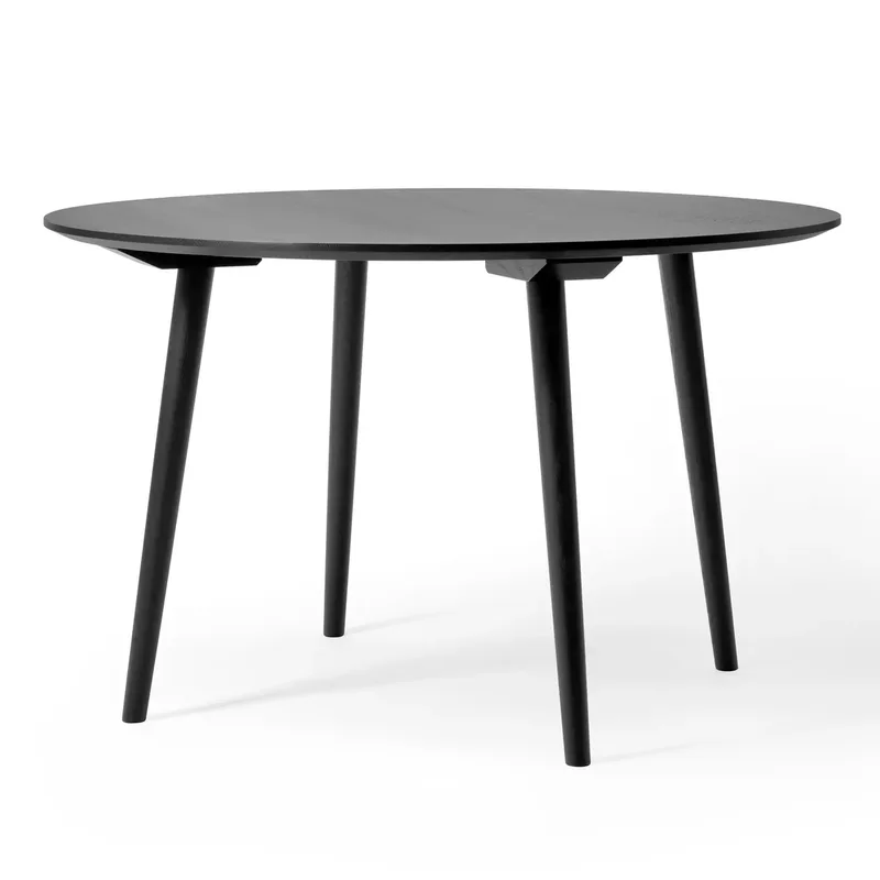 In Between Tisch SK4 Eiche schwarz lackiert by &Tradition – product photo