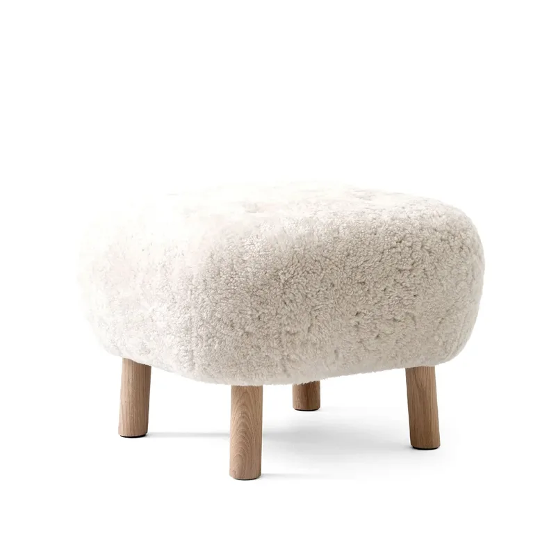 Little Petra ATD1 Fußhocker Schaffell moonlight-Eichenbeine geölt van &Tradition – productfoto