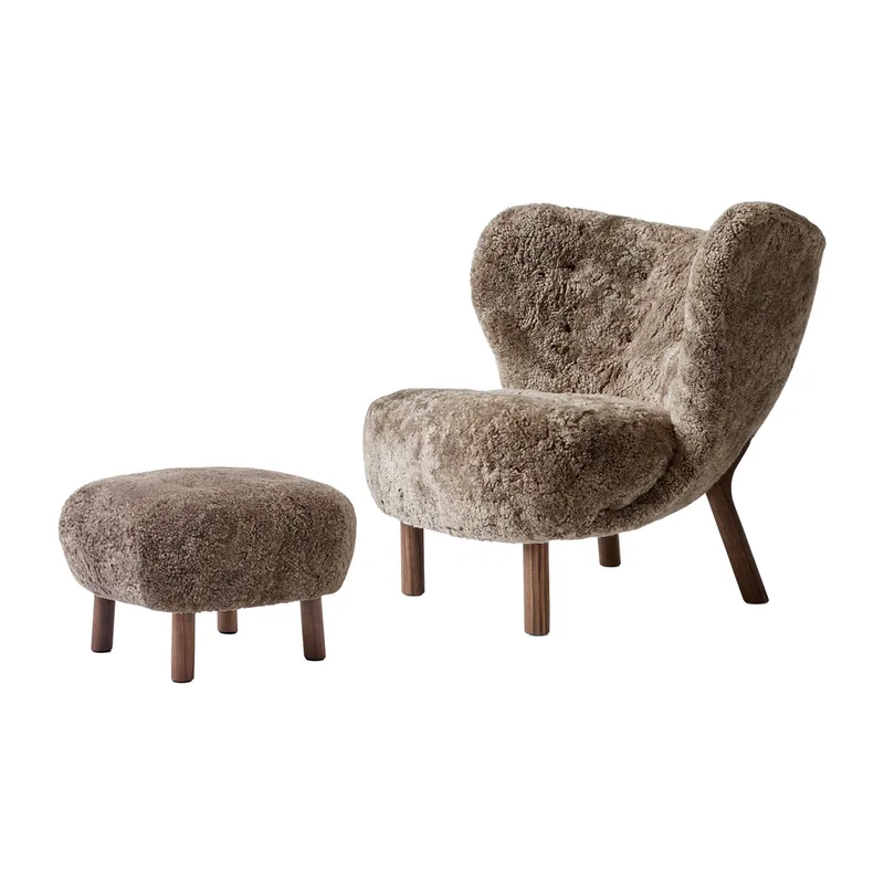 Little Petra VB1 Fauteuil inkl. Fußhocker ATD1 Walnussholz geölt-Sahara von &Tradition – Produktfoto