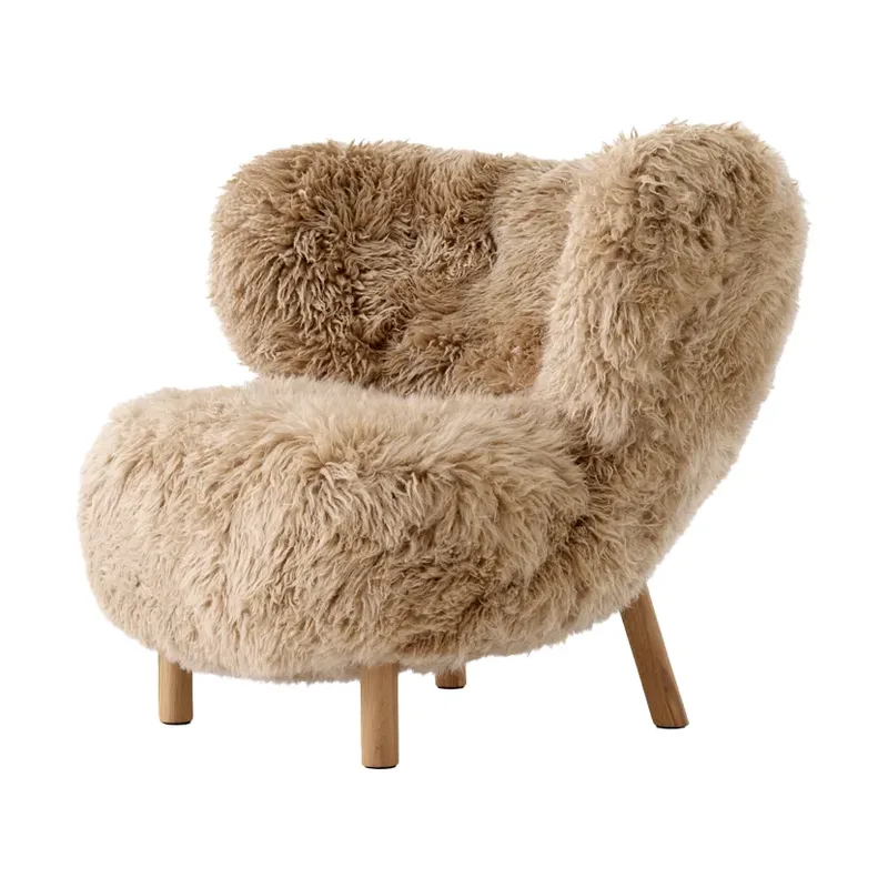 Little Petra VB1 Sessel Eiche geölt-Sheepskin honey by &Tradition – product photo