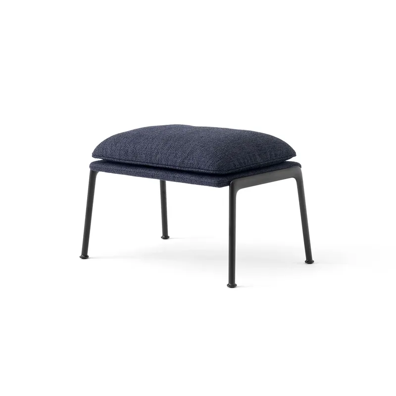 Muno LN20 Fußhocker Warm black-Ecriture 0780 von &Tradition – Produktfoto