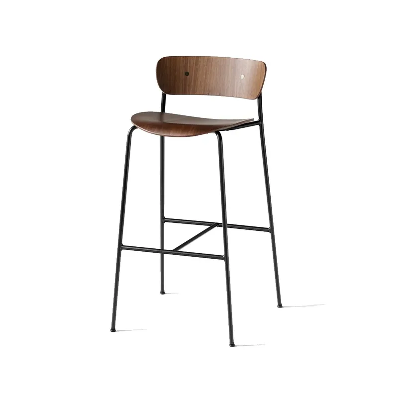 Pavilion AV9 Barstuhl Walnuss lackiert, Stahlgestell från &Tradition – produktbild
