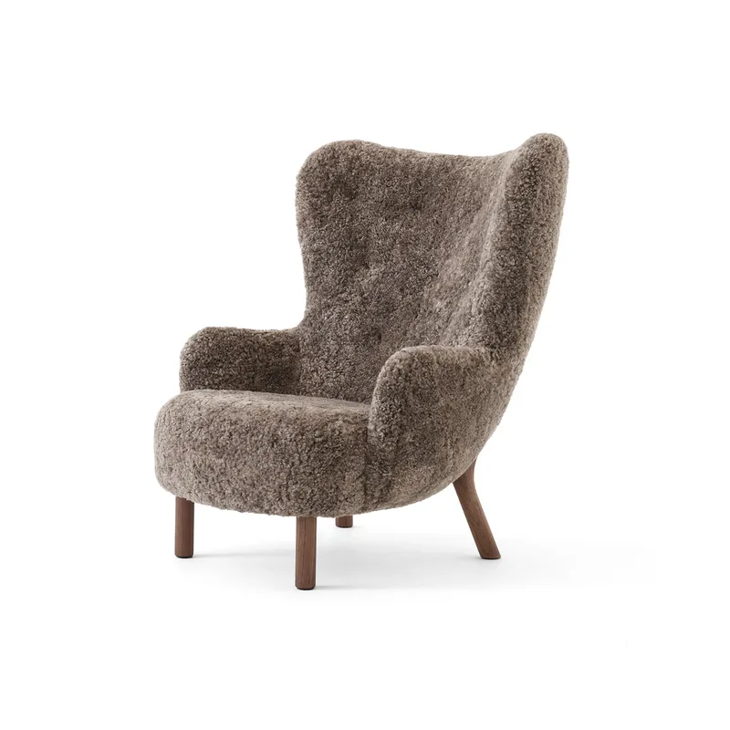 Petra VB3 High Sessel Walnuss geölt-Sheepskin Sahara by &Tradition – product photo