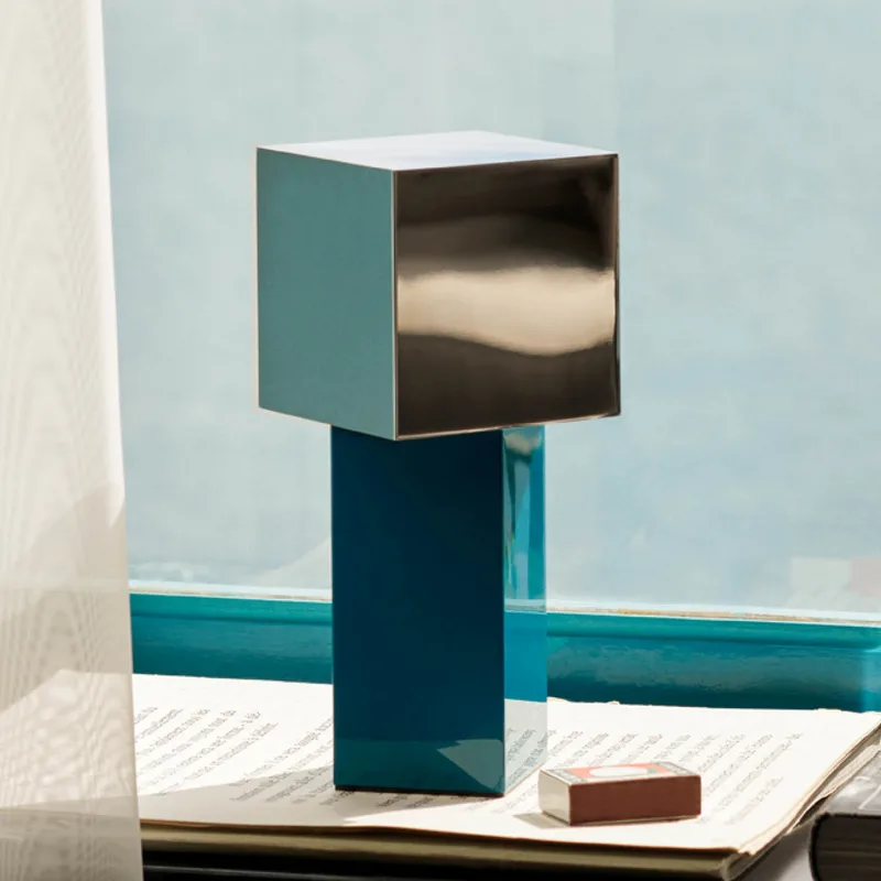 Pivot ATD7 draagbare tafellamp Blue Silver - &Tradition - Woonkamer - Designer - Metaal - Met lampenkap von &Tradition – Produktfoto