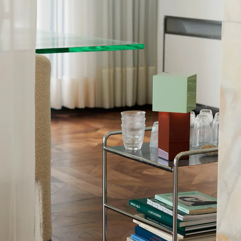 Pivot ATD7 draagbare tafellamp Rusty Mint - &Tradition - Woonkamer - Designer - Metaal - Met lampenkap von &Tradition – Produktfoto