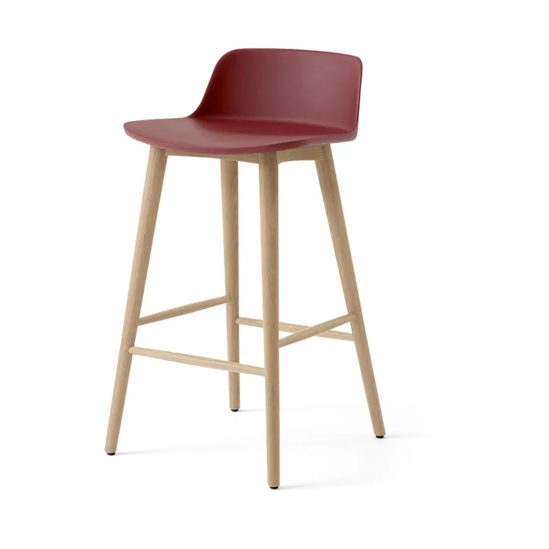 Rely HW118 Barhocker Red brown-lackierte Eiche, 65 cm von &Tradition – Produktfoto