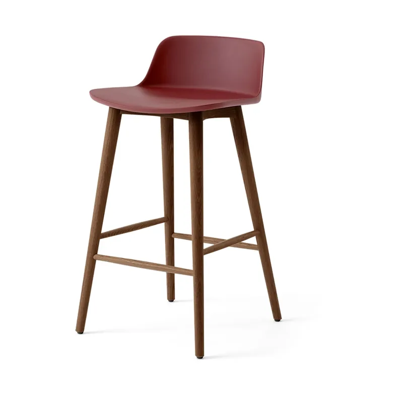 Rely HW118 Barhocker Red brown-lackiertes Walnuss, 65 cm von &Tradition – Produktfoto
