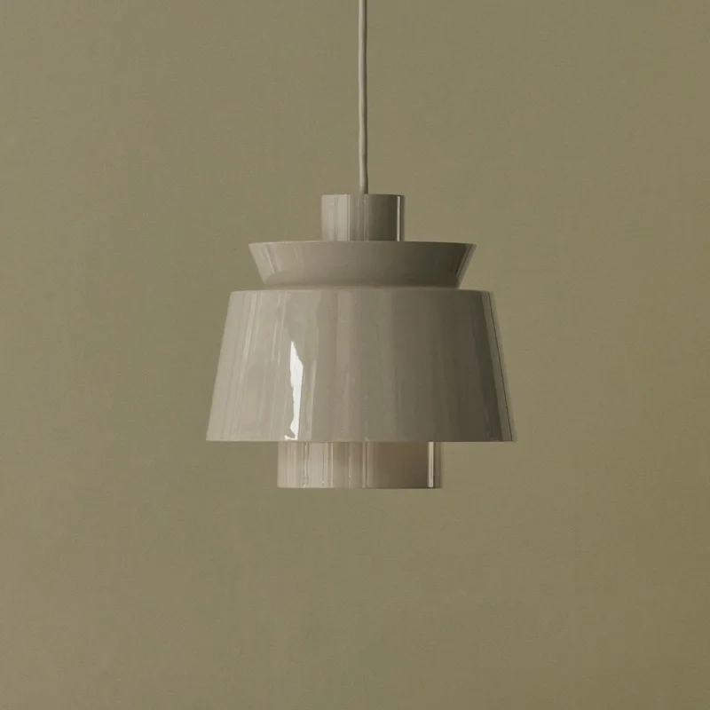 Utzon JU1 hanglamp, Ø 22 cm, grijs-beige - &TRADITION - Woonkamer - Designer - Metaal - Met lampenkap by &Tradition – product photo