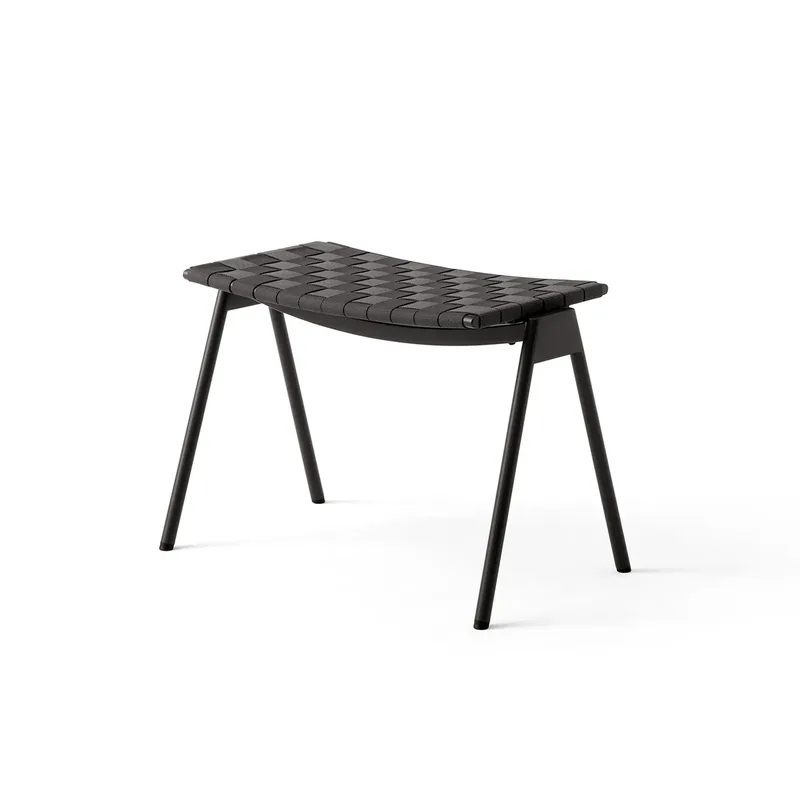 Ville Outdoor AV46 Fußhocker Warm black von &Tradition – Produktfoto