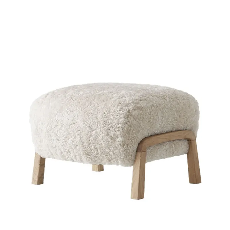 Wulff ATD3 Fußhocker Schaffell moonlight, Eichenbeine weiß geölt by &Tradition – product photo