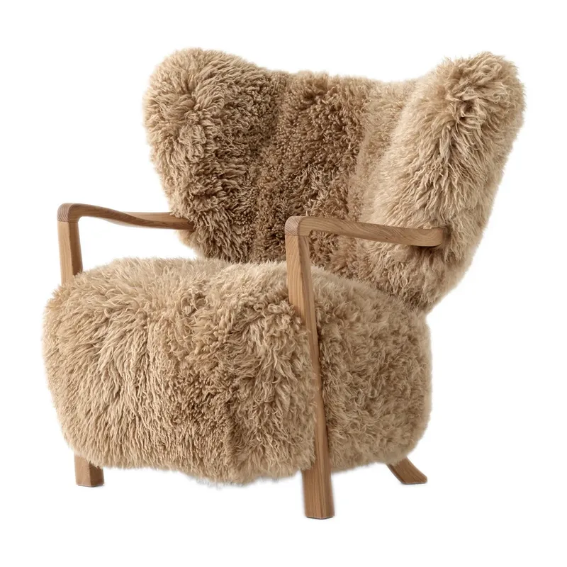 Wulff Lounge Chair ATD2 Fauteuil Eiche geölt-Sheepskin honey von &Tradition – Produktfoto