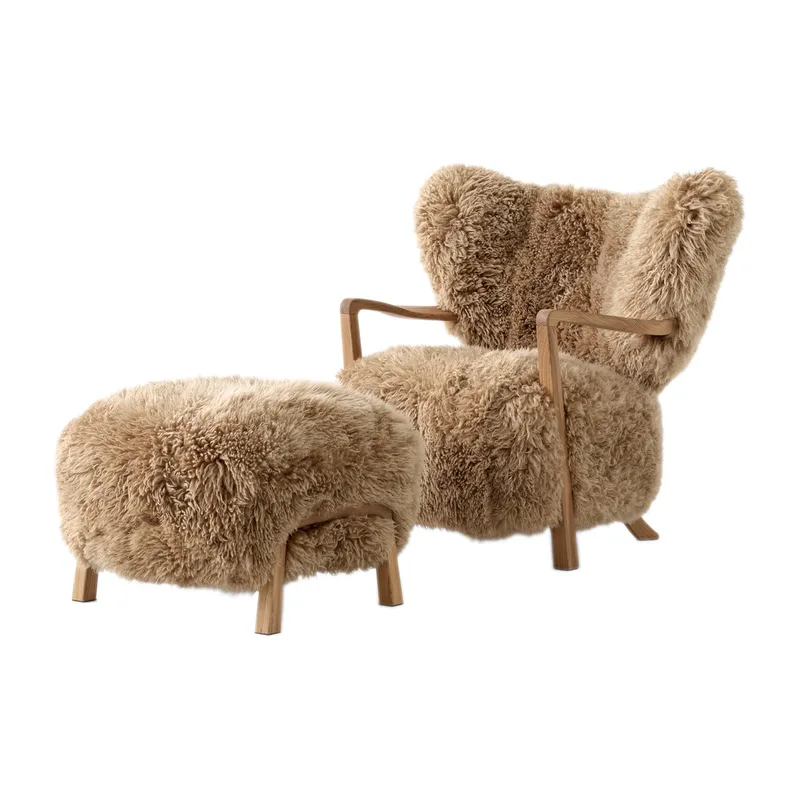 Wulff Lounge Chair ATD2 Fauteuil inkl. Fußhocker ATD3 Eiche geölt-Sheepskin honey van &Tradition – productfoto