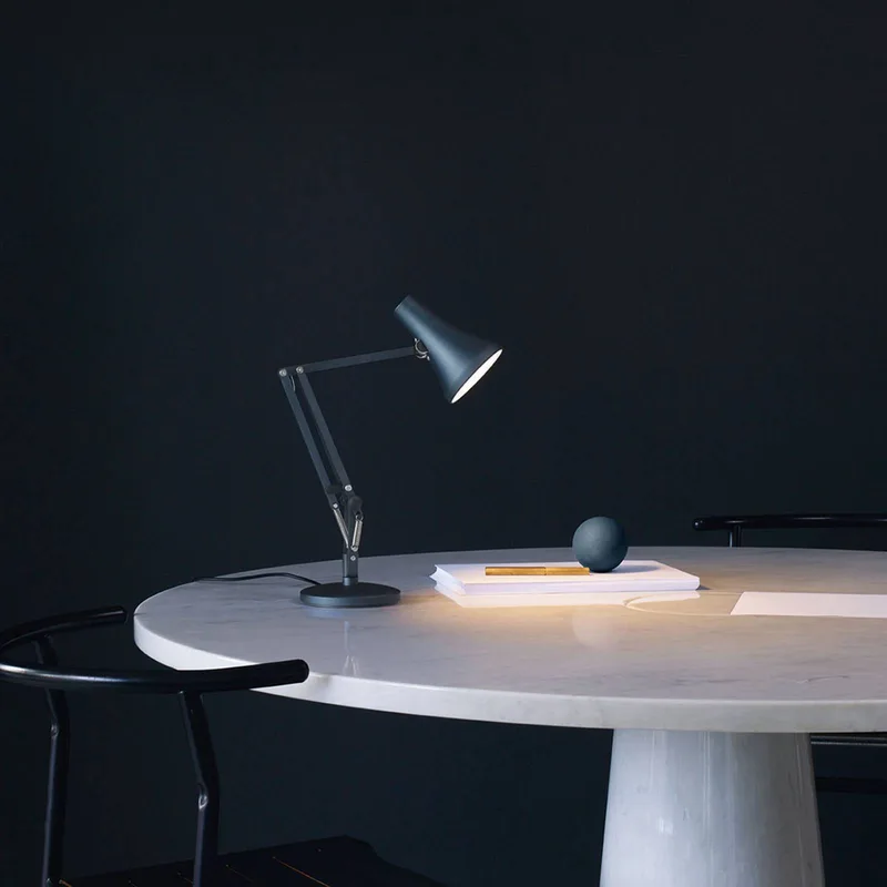 Anglepoise 90 Mini Mini LED tafellamp fra Anglepoise i Staalblauw – produktbillede 2 af 5