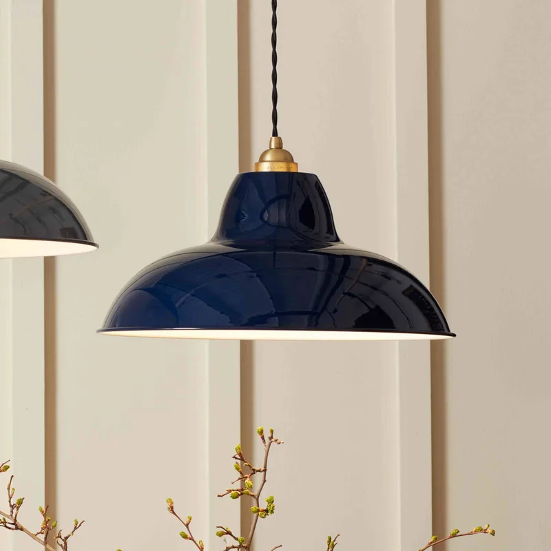 hanglamp Original 1227 Brass Midi Wide, blauw van Anglepoise in Inktblauw – productfoto