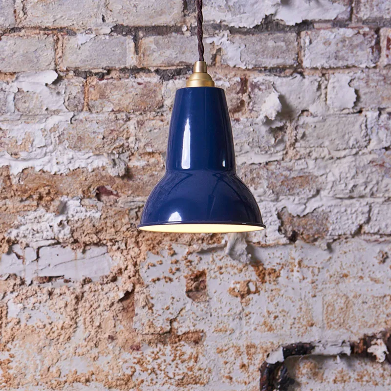 Original 1227 Brass hanglamp inktblauw van Anglepoise in Donkerblauw – productfoto