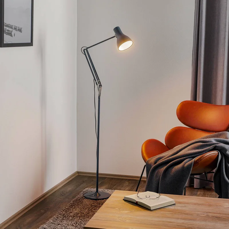 Type 75 vloerlamp van Anglepoise in Leigrijs – productfoto