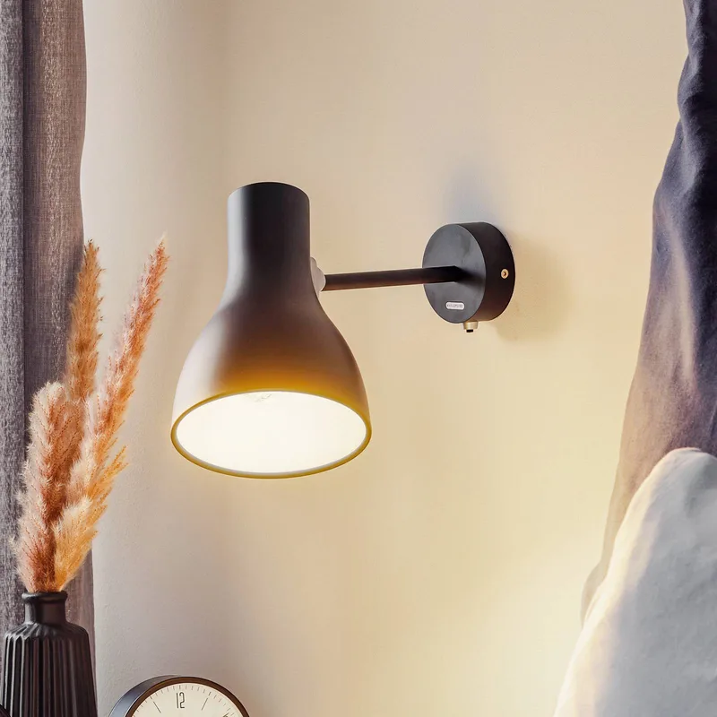 Type 75 wandlamp zwart van Anglepoise in Matzwart – productfoto