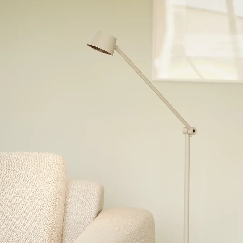 Direction F1 LED vloerlamp, grijs mat, hoogte 117 cm från Antidark – produktbild