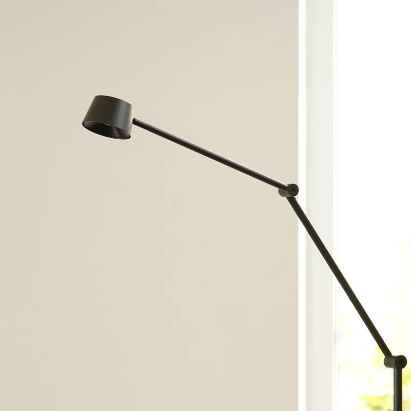Direction F2 LED vloerlamp, zwart, hoogte 130 cm fra Antidark – produktbillede