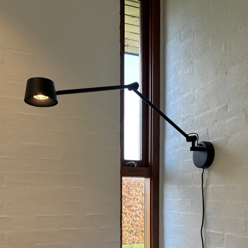 Direction LED wandlamp, zwart, uitval 53 cm by Antidark – product photo