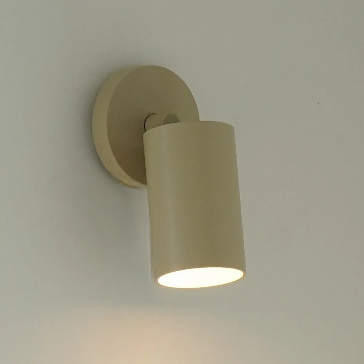 SpotOn Circle1 plafondspot beige hoogte 13 cm metaal von Antidark – Produktfoto
