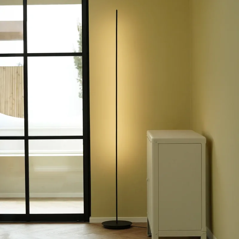 String F1 LED Vloerlamp Dim. Zwart by Antidark – product photo