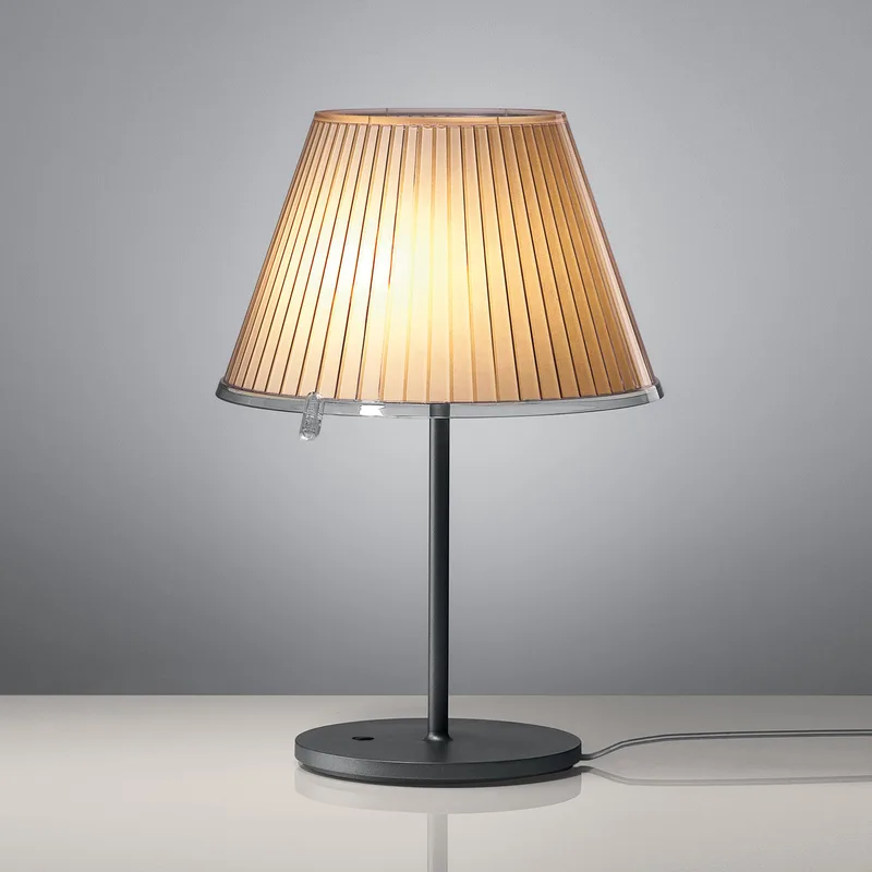 Choose LED Tischleuchte pergament/anthrazit von Artemide – Produktfoto