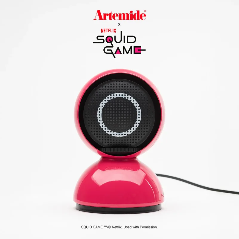 Eclisse x Squid Game Tischlampe Special Edition Guard pink by Artemide – product photo
