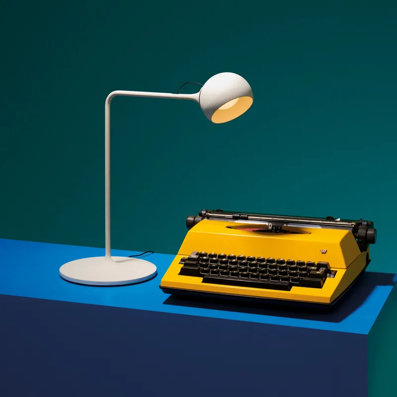 IXA tafellamp wit/grijs - Artemide - Woonkamer - Designer - Metaal - Met lampenkap von Artemide – Produktfoto