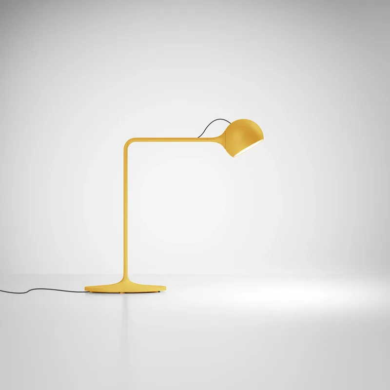 IXA tafellamp Yellow - Artemide - Woonkamer - Designer - Metaal - Met lampenkap von Artemide – Produktfoto
