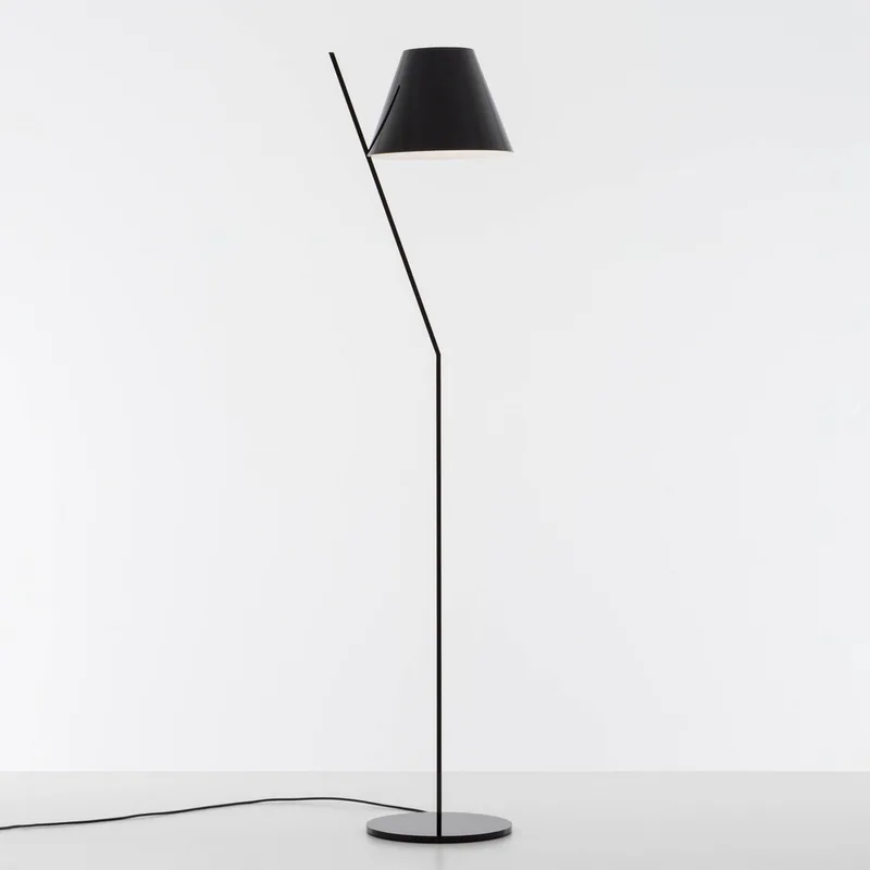 La Petite F Vloerlamp Black - Artemide - Woonkamer - Designer - Kunststof - Met lampenkap von Artemide – Produktfoto