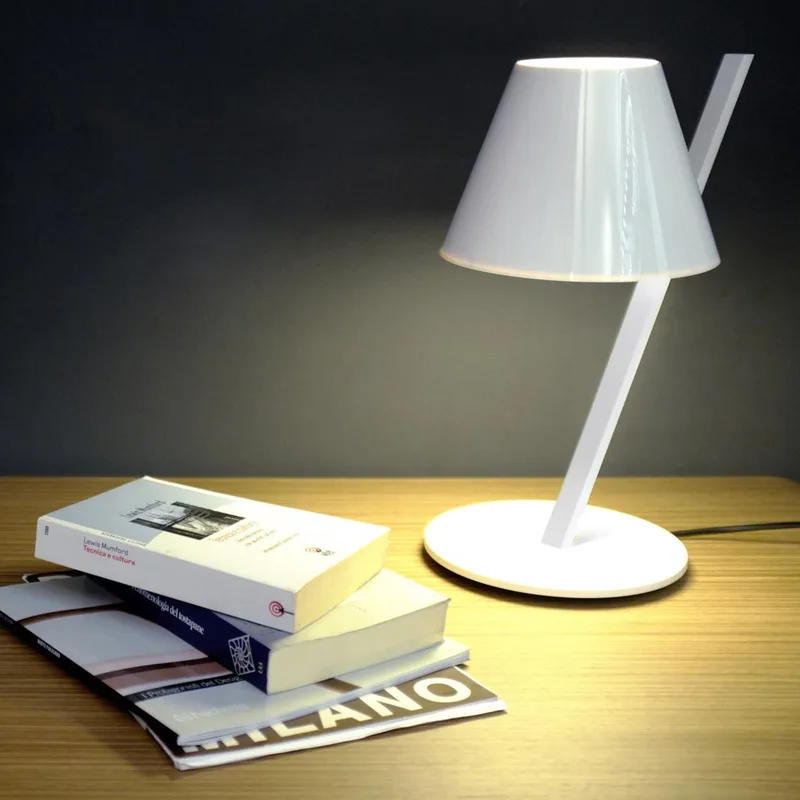 La Petite Tafellamp Wit - Artemide - Woonkamer - Designer - Metaal - Met lampenkap von Artemide – Produktfoto