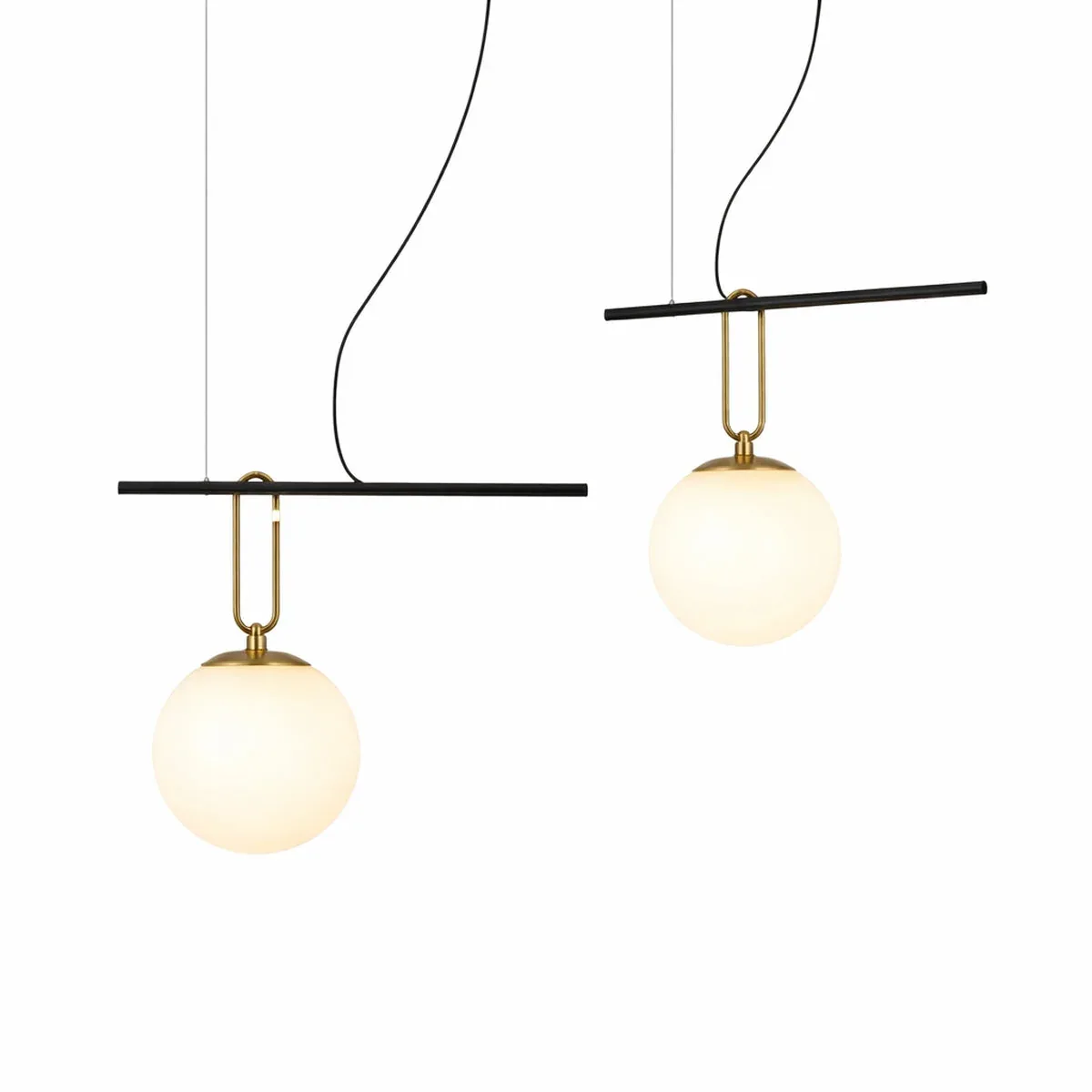 NH S3 2 Arms Zwart / Messing hanglamp von Artemide – Produktfoto