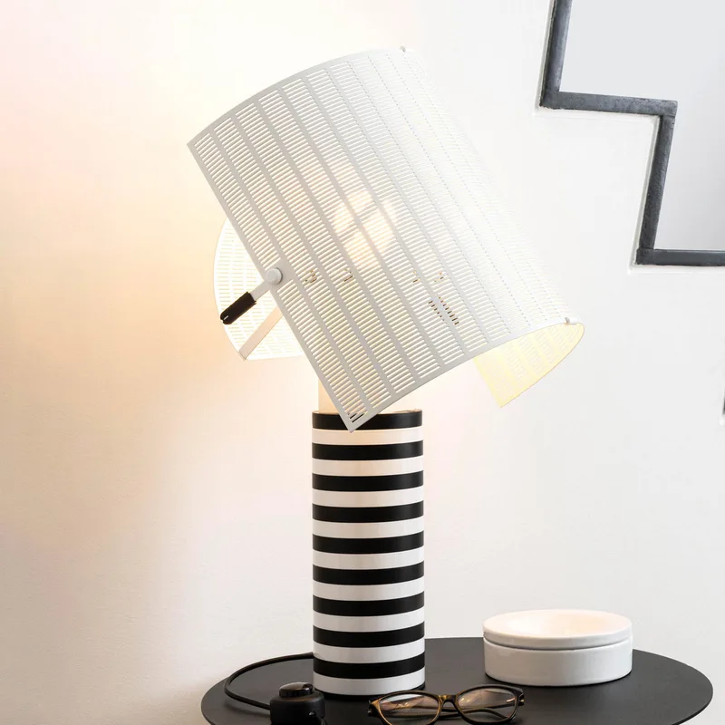 Shogun T-tafellamp - Artemide - Woonkamer - Designer - Metaal - Met lampenkap von Artemide – Produktfoto