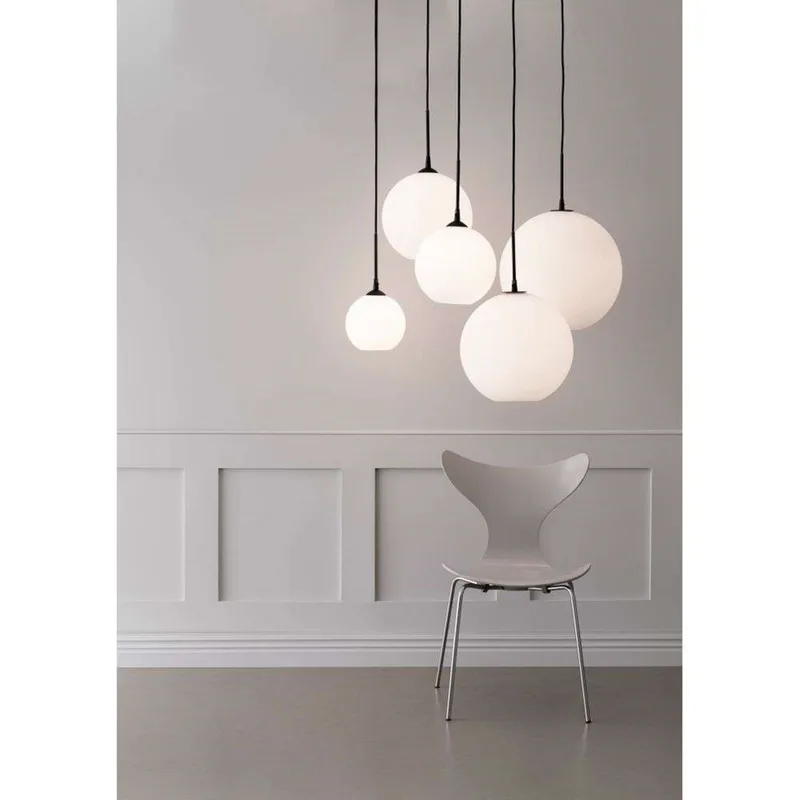 Capo Hanglamp Ø250 Zwart/Opal från Belid – produktbild