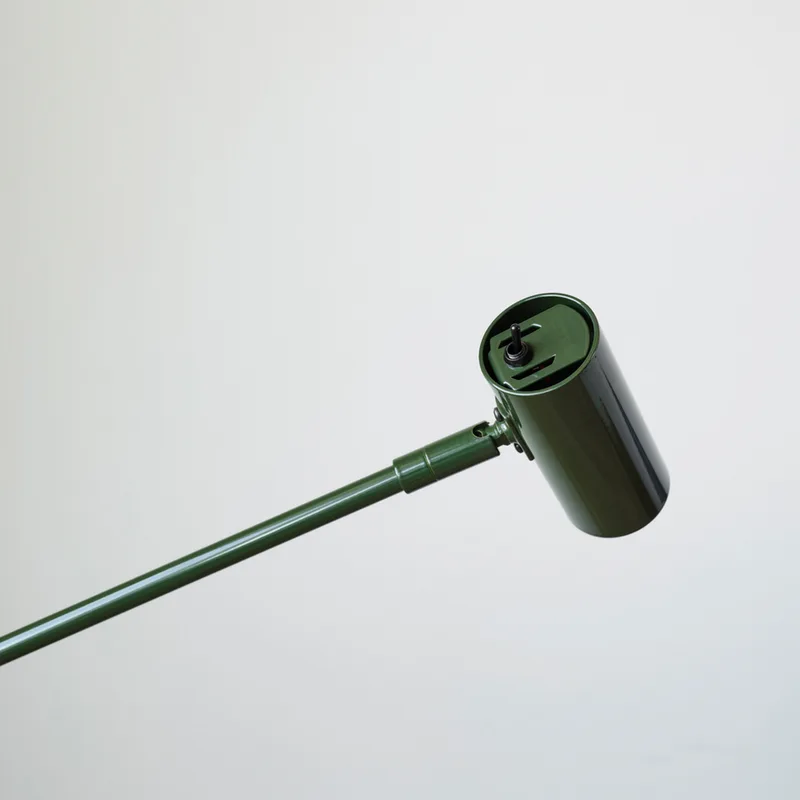 Cato vloerlamp bosgroen/zwart hoogte 134 cm dimbaar från Belid – produktbild