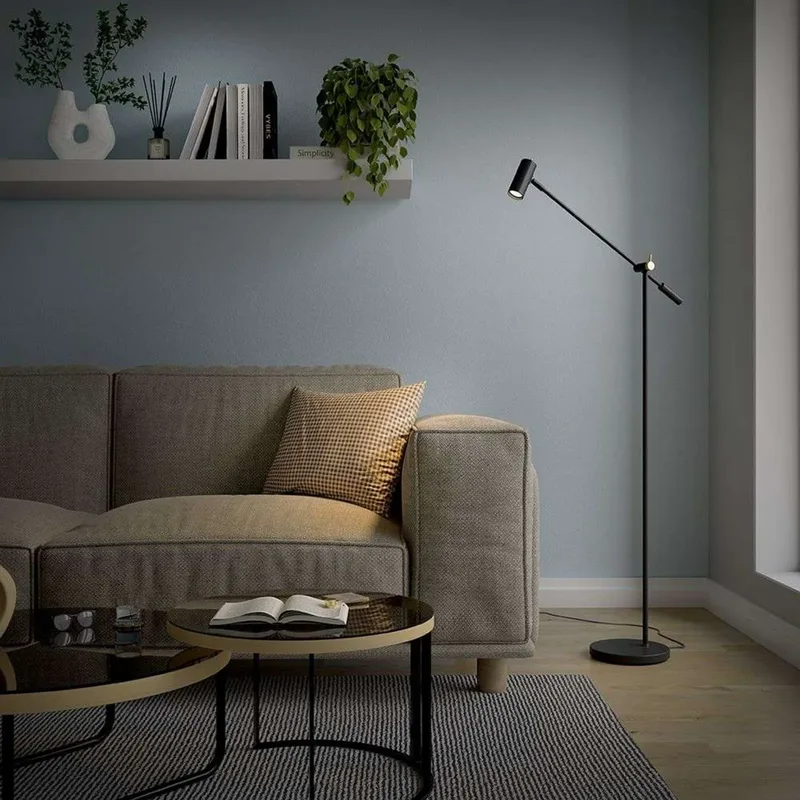 Cato Vloerlamp Dim. Mat Zwart/Geel Koper fra Belid – produktbillede
