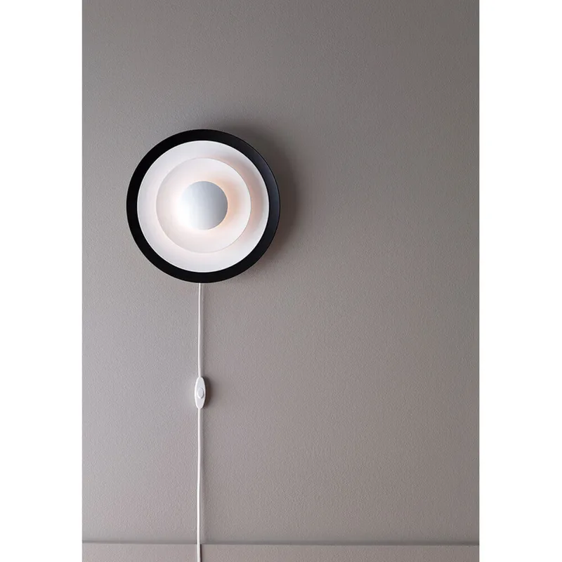 Diablo LED wandlamp, rood/zwart, Ø 30 cm fra Belid – produktbillede