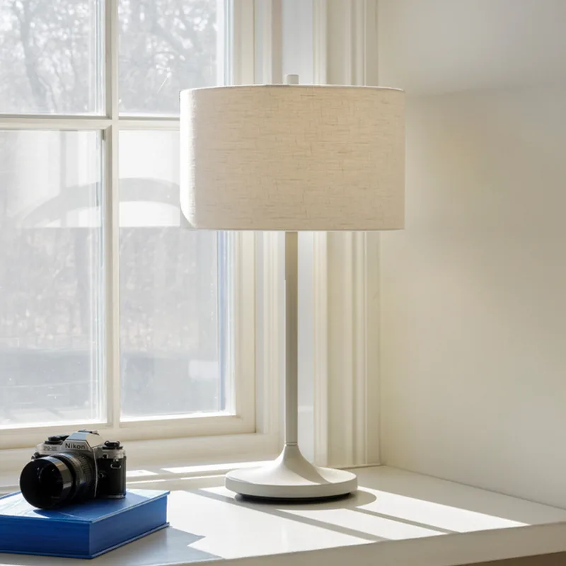Soft tafellamp, wit/zandkleurig, hoogte 64 cm, linnen van Belid – productfoto