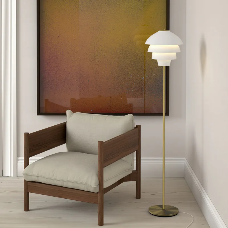 Valencia vloerlamp, hoogte 151 cm, wit/messing, E27 fra Belid – produktbillede