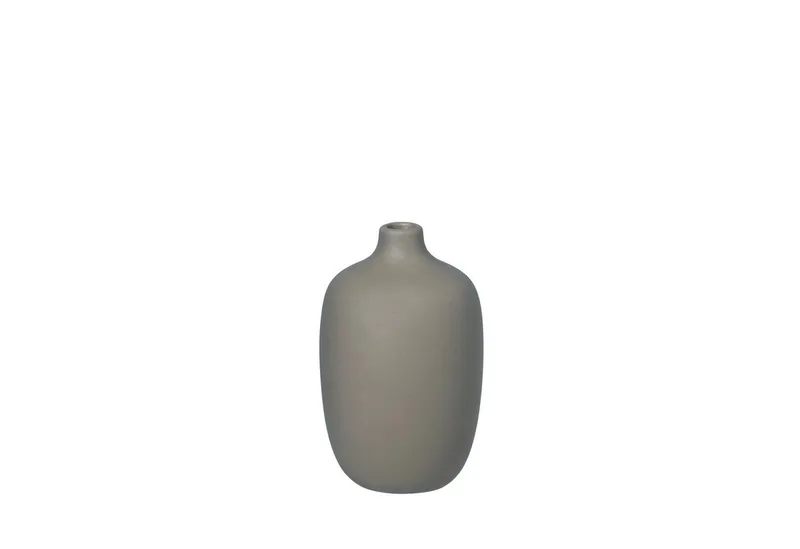 Dekovase -CEOLA- Designer-Vasen: Hochwertige Keramik mit matter Oberfläche, Zeitlos, Hochwertige Keramik, Matte Glasur, Organische Form, Handgefertigt by Blomus in Braun – product photo
