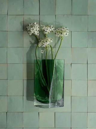 Dekovase -DUASIS- Vase, Blumenvase, Keramikvase: modernes Design (1x Vase), Skulpturale Glasvase, Farbspiel, Handgefertigt, Unikat by Blomus in Green – product photo 2 of 5