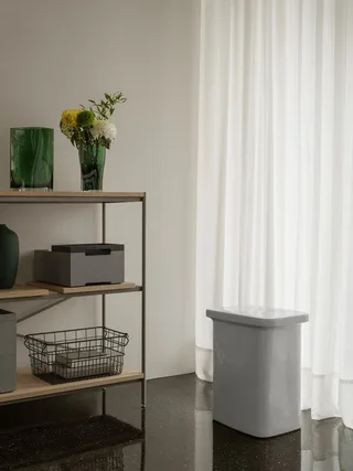Dekovase -DUASIS- Vase, Blumenvase, Keramikvase: modernes Design (1x Vase), Skulpturale Glasvase, Farbspiel, Handgefertigt, Unikat by Blomus in Green – product photo 3 of 5