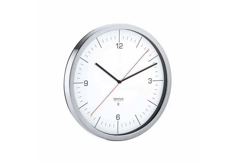 Funkwanduhr -CRONO- Funkuhr: Exaktes Zeitmanagement im modernen Design (Präzise Funksteuerung, Edelstahl, Robuster Kunststoff, Modernes Design) by Blomus in Weiß – product photo