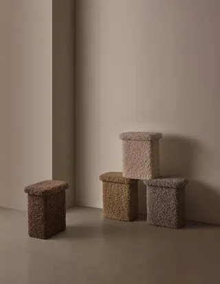 Hocker -TEDDY- T-Hocker, Sitzhocker, Deko-Hocker: Modernes Design (1 St), weicher T-Hocker, Vielseitig nutzbar, Gepolstert, bodenschonend von Blomus in Grau – Produktfoto 3 von 3