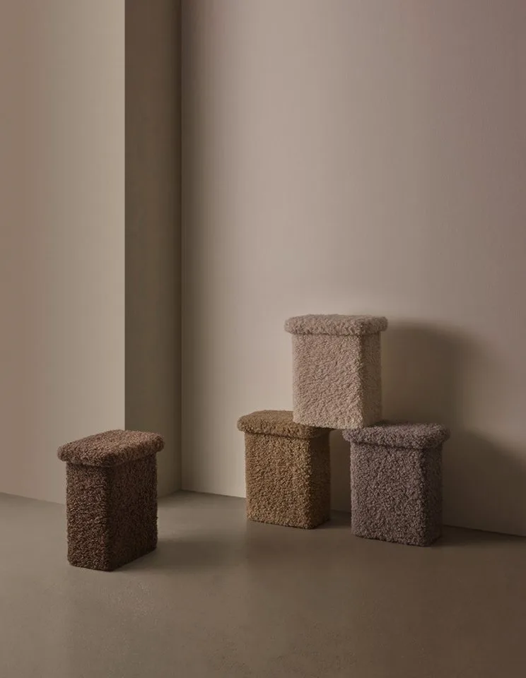 Hocker -TEDDY- T-Hocker, Sitzhocker, Deko-Hocker: Modernes Design (1 St), weicher T-Hocker, Vielseitig nutzbar, Gepolstert, bodenschonend von Blomus in Grau – Produktfoto 3 von 3
