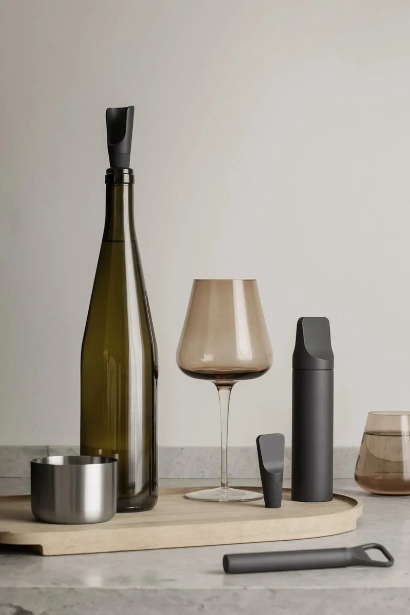 ILO decanting wine pourer Magnet van Blomus in Grijs – Magnet – productfoto