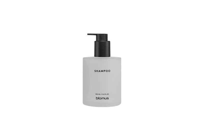 Seifenspender Glasflasche Shampoo -KIREI- Duschgelflasche: Organzier aus Glas, (Glasflasche), Stilvolle Glasflasche, Nachhaltig, inkl. Wandhalterung, Organizer von Blomus in Weiß – Produktfoto
